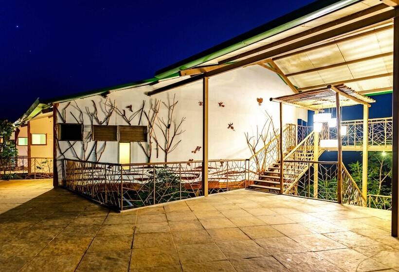 호텔 Tadoba Jungle Camp