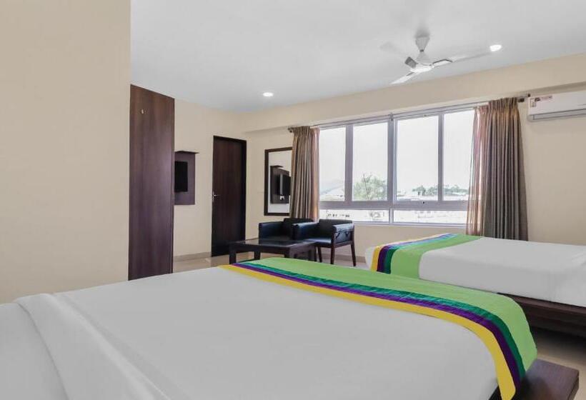 ホテル Treebo Punarnava Bypass Road