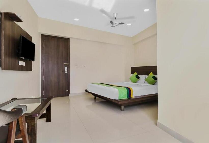 ホテル Treebo Punarnava Bypass Road