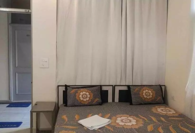 ペンション Gayatri Kunj