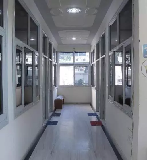 ペンション Gayatri Kunj