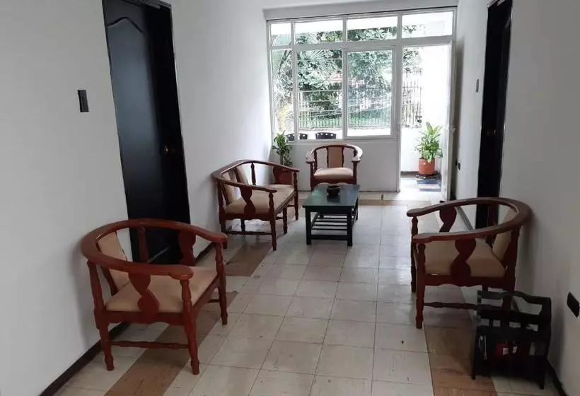 ペンション Granada,s Home