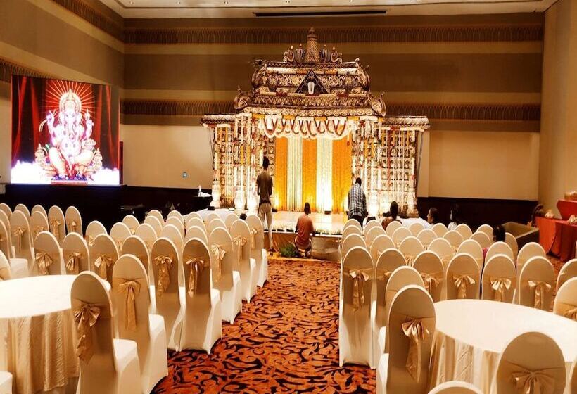 ホテル Manjeera Sarovar Premiere Rajahmundry