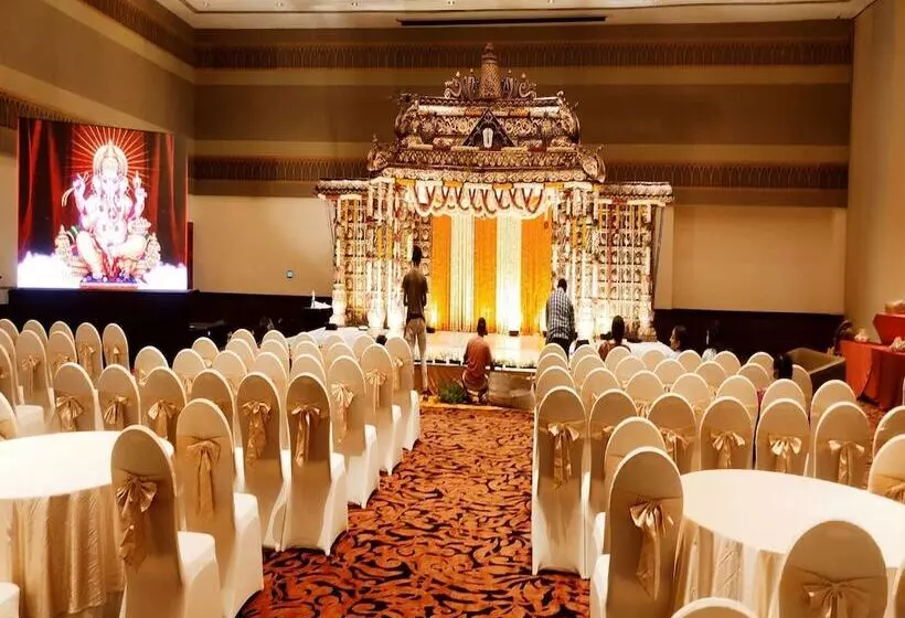 ホテル Manjeera Sarovar Premiere Rajahmundry