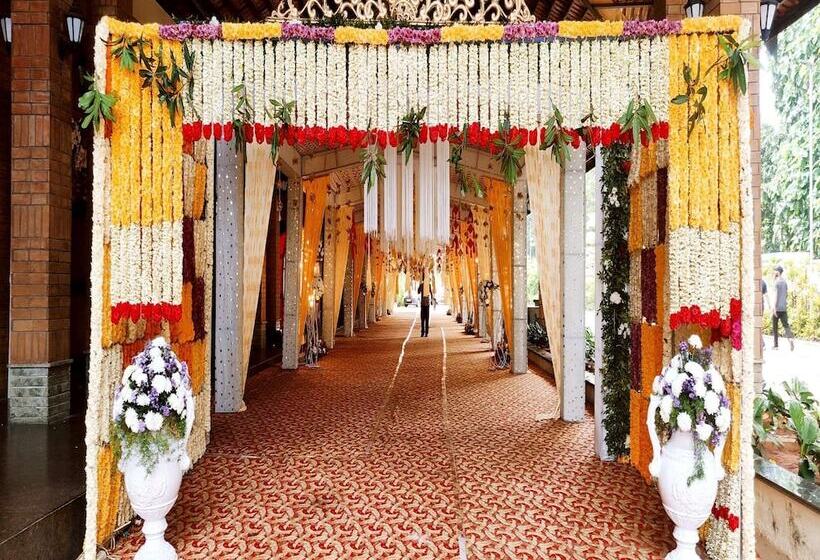 ホテル Manjeera Sarovar Premiere Rajahmundry