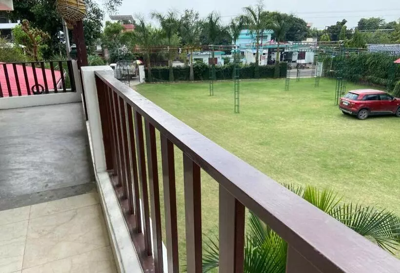 هتل Sanskriti