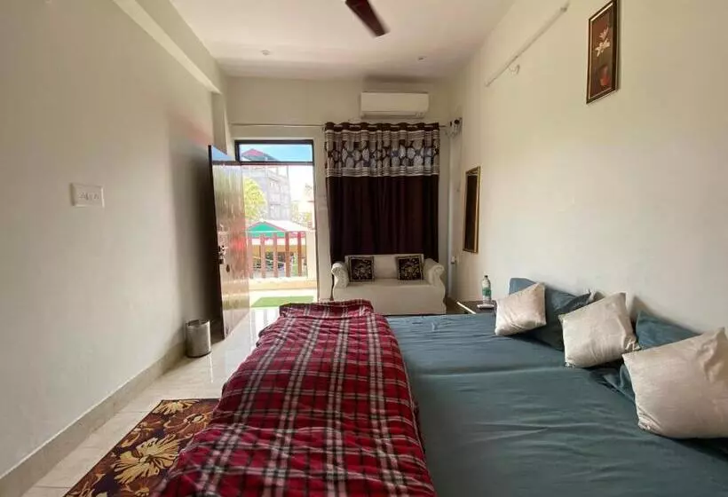 هتل Sanskriti