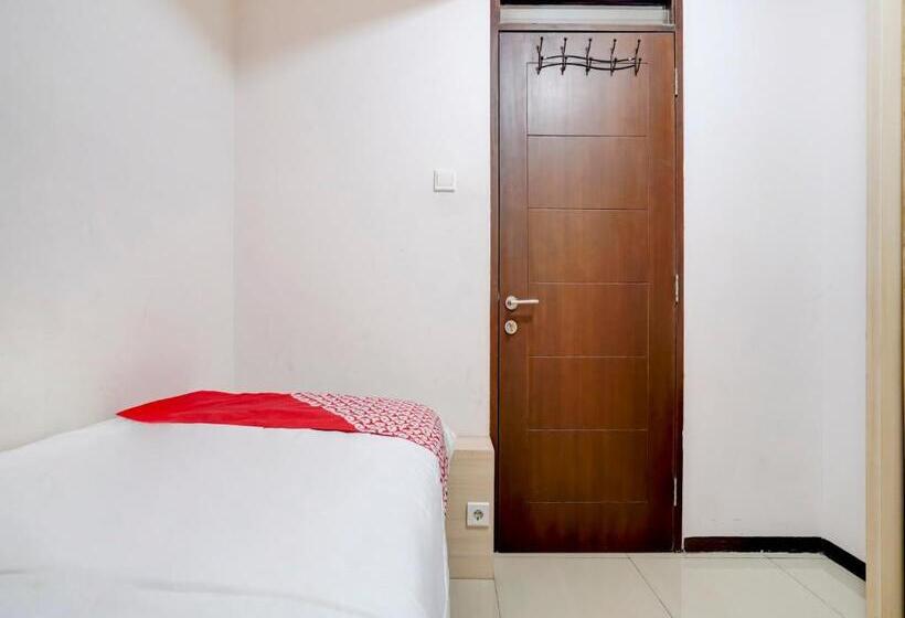 Отель Collection O 90205 Queen Rent Apartment Gateway Pasteur