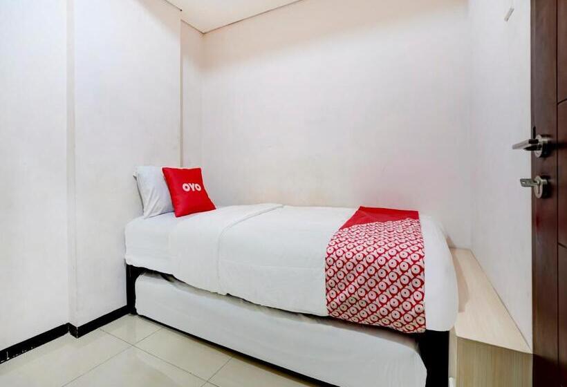 Отель Collection O 90205 Queen Rent Apartment Gateway Pasteur