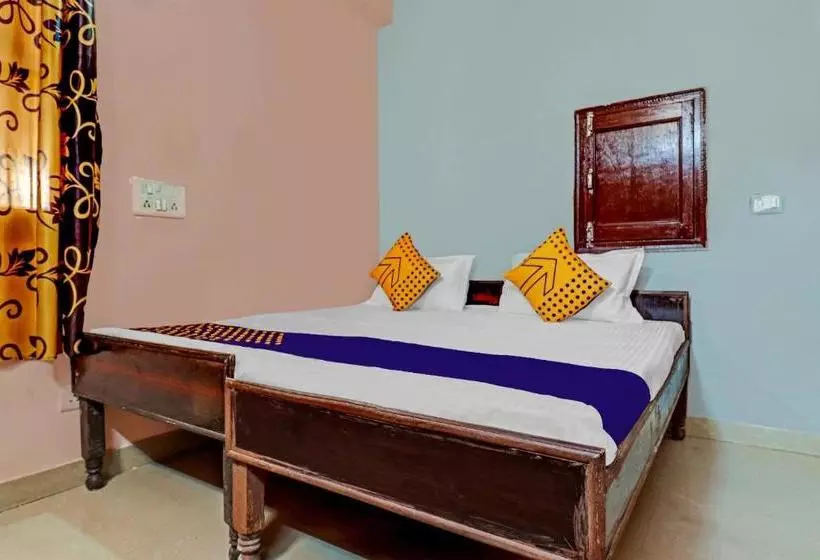 هتل Spot On 77641 Royal Stay