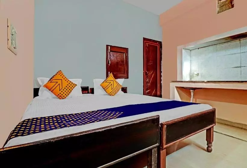 هتل Spot On 77641 Royal Stay
