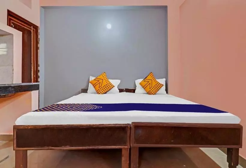 هتل Spot On 77641 Royal Stay
