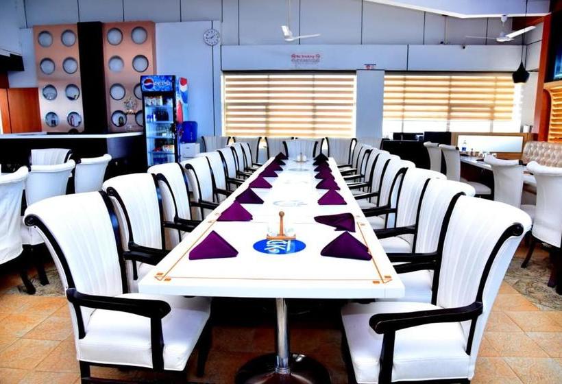 ホテル The Grand Krishna Luxury