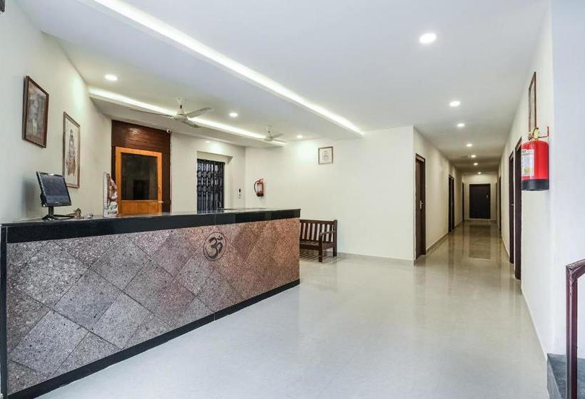 펜션 Oyo 77206 Thamarai Resort