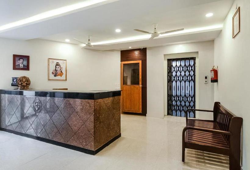 펜션 Oyo 77206 Thamarai Resort