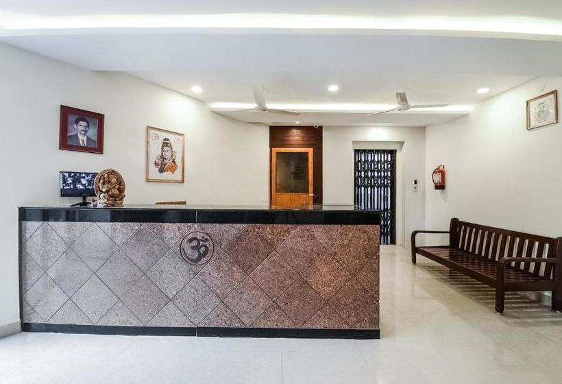 펜션 Oyo 77206 Thamarai Resort