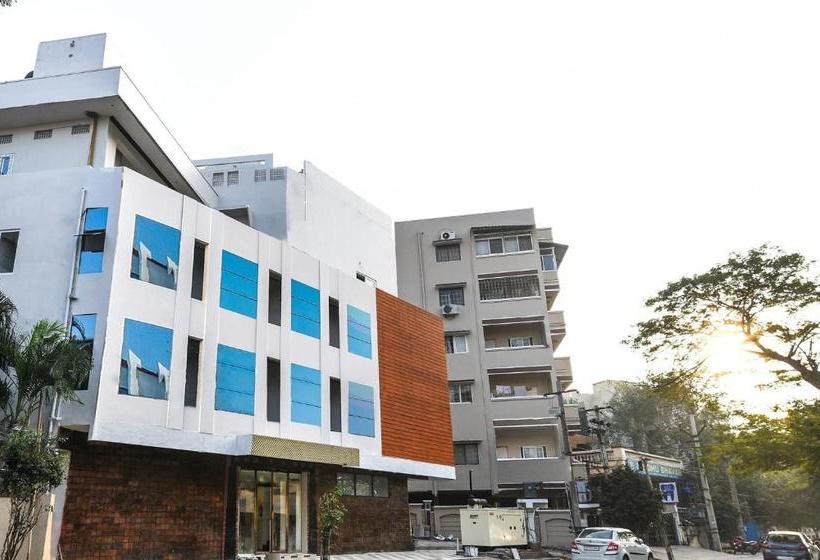 펜션 Oyo 77206 Thamarai Resort