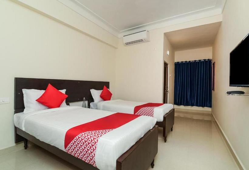 펜션 Oyo 77206 Thamarai Resort