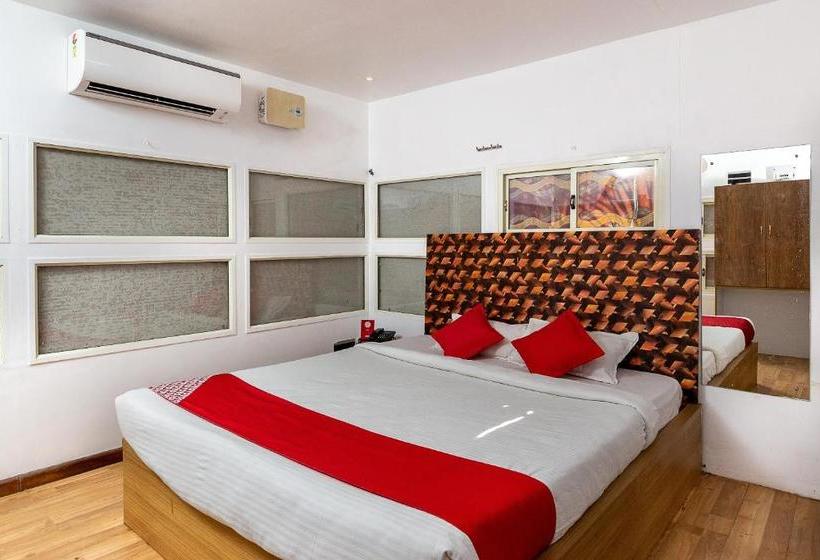 펜션 Oyo 77206 Thamarai Resort