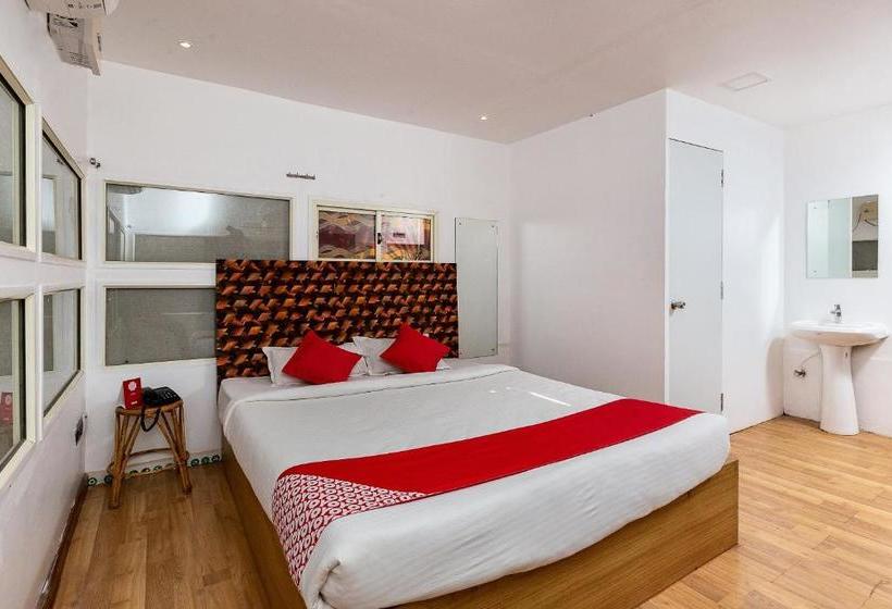 펜션 Oyo 77206 Thamarai Resort