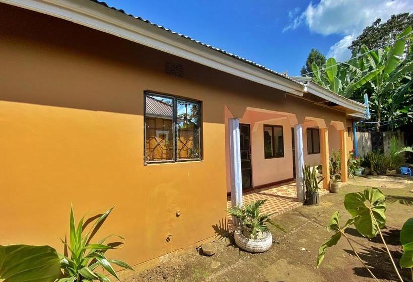 هاستل Nguruma House Of Travellers And Tours