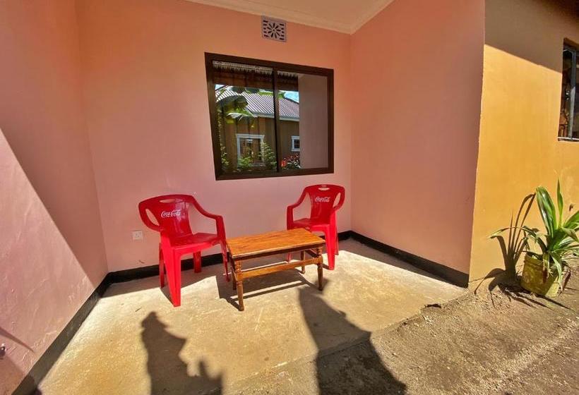 هاستل Nguruma House Of Travellers And Tours