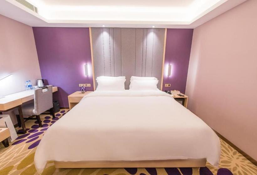 Lavande Hotel Wuhan Guanggu Plaza