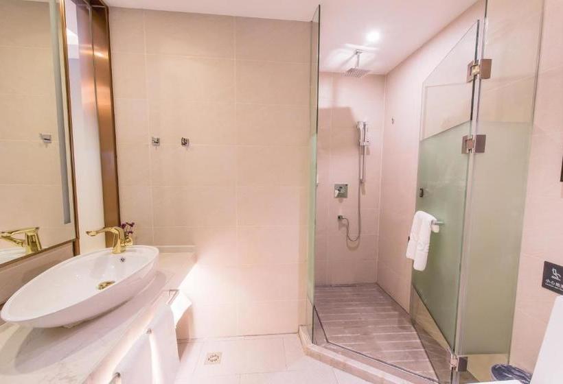 Lavande Hotel Wuhan Guanggu Plaza