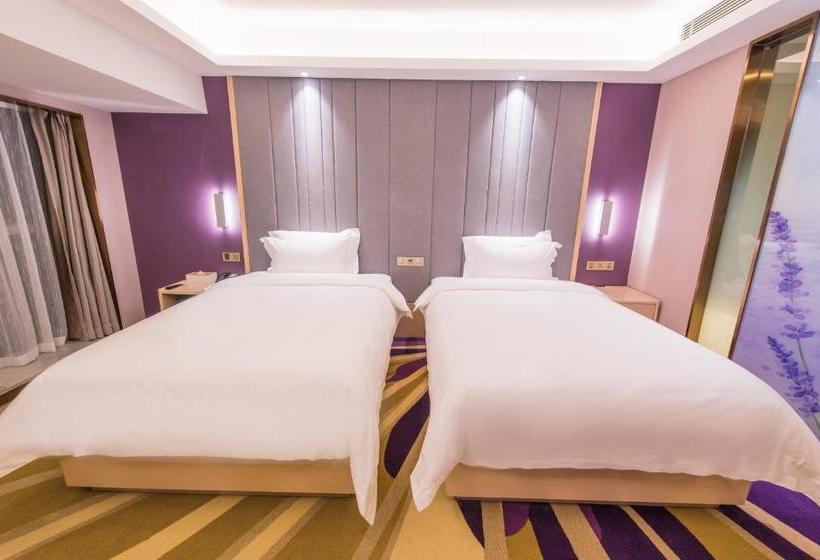 Lavande Hotel Wuhan Guanggu Plaza