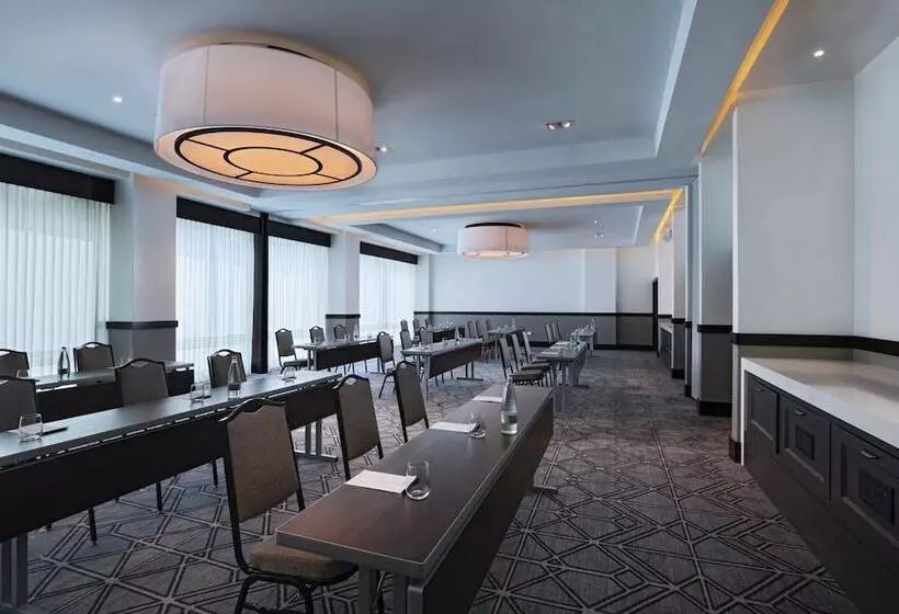 هتل The Brix Autograph Collection