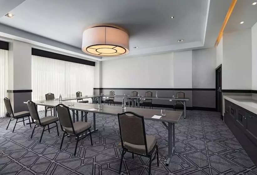 هتل The Brix Autograph Collection