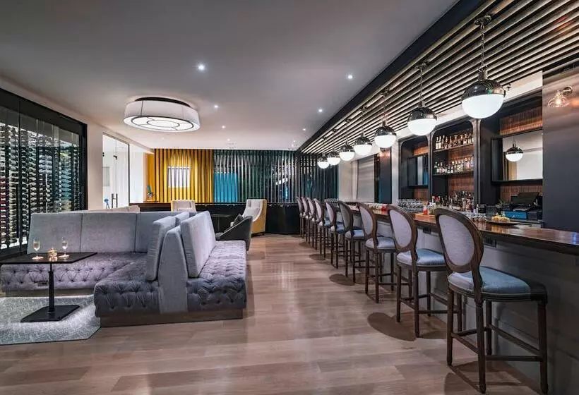 هتل The Brix Autograph Collection