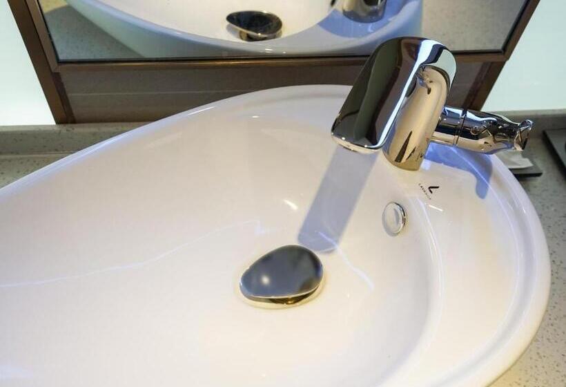 Lavande Hotel Jingmen Planet World City