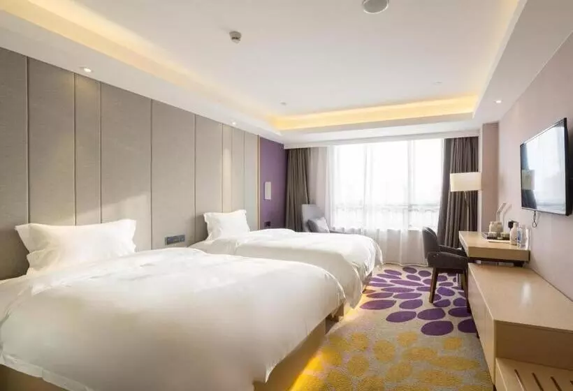 Lavande Hotel Jingmen Planet World City