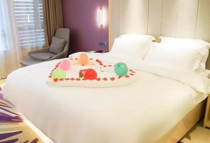 Lavande Hotel Jingmen Planet World City