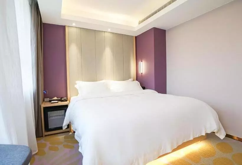 Lavande Hotel Jingmen Planet World City
