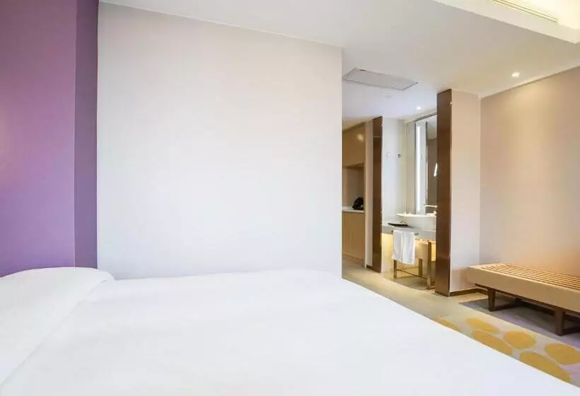 Lavande Hotel Jingmen Planet World City