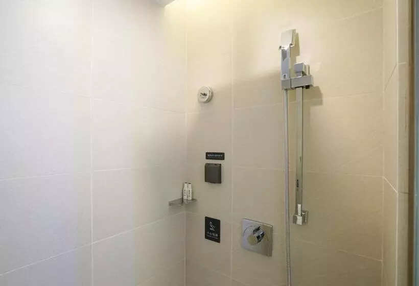 Lavande Hotel Jingmen Planet World City