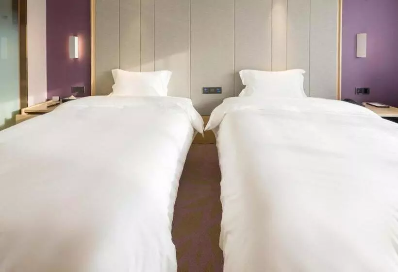 Lavande Hotel Jingmen Planet World City