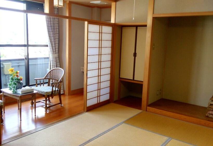 膳宿费 Poka Poka Village