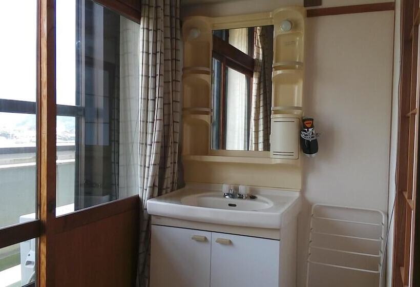 膳宿费 Poka Poka Village