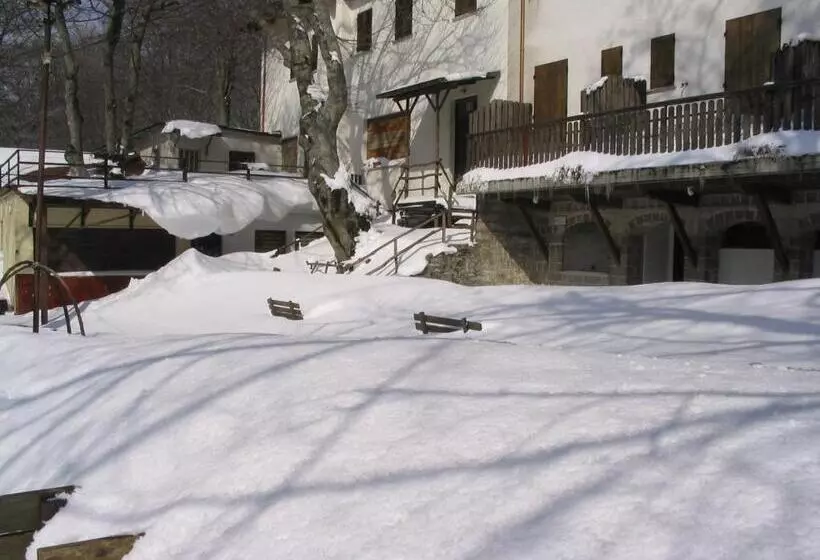 Hotelli Albergo Ristorante Montecucco Da Tobia