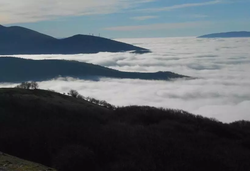 Hotelli Albergo Ristorante Montecucco Da Tobia
