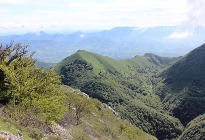 Hotelli Albergo Ristorante Montecucco Da Tobia