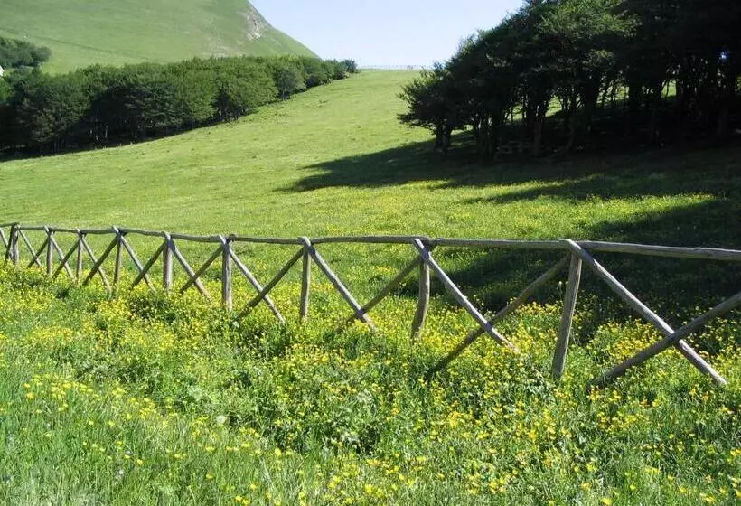 Hotelli Albergo Ristorante Montecucco Da Tobia