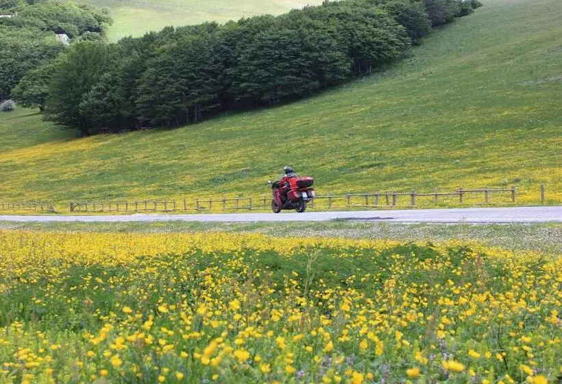 Hotelli Albergo Ristorante Montecucco Da Tobia