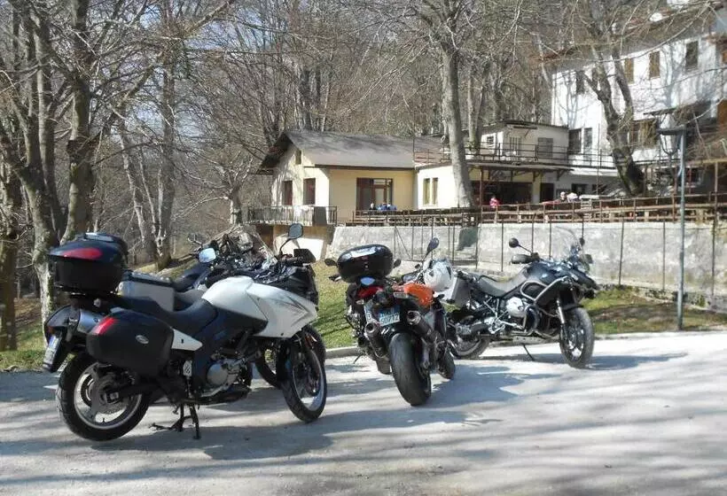 Hotelli Albergo Ristorante Montecucco Da Tobia