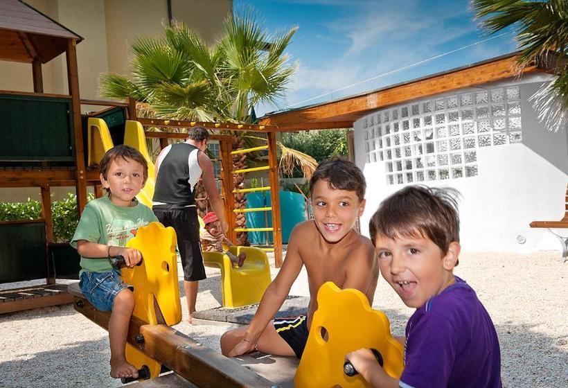 בית מלון כפרי Paris Resort