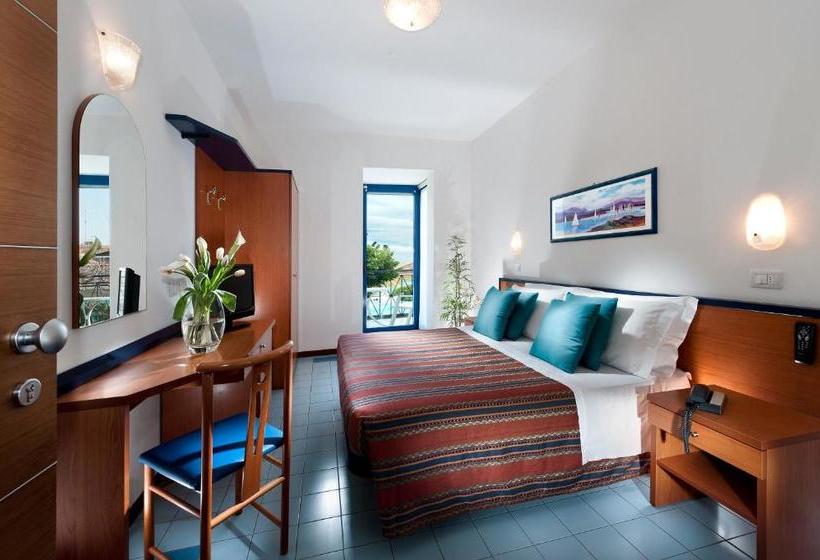 בית מלון כפרי Paris Resort