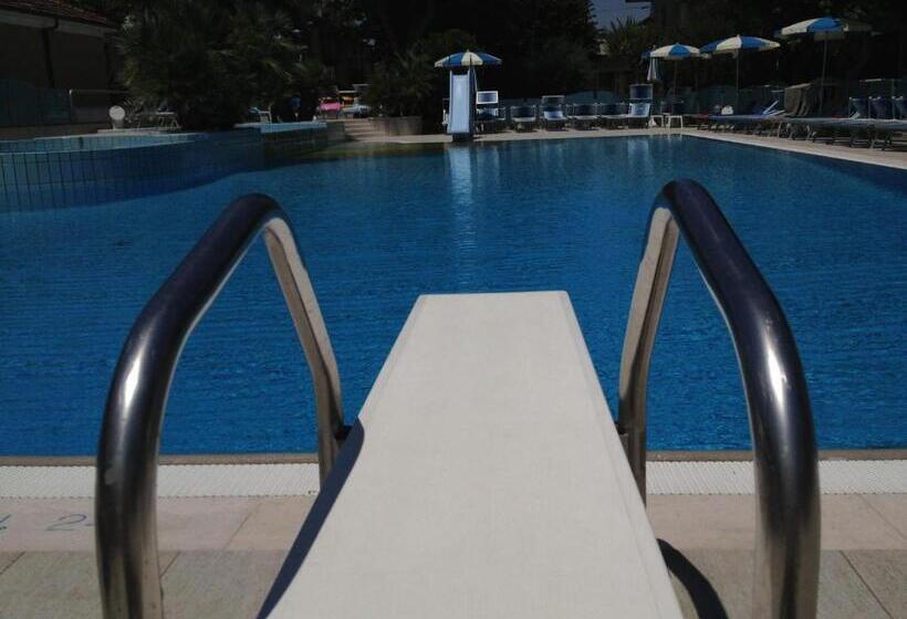 בית מלון כפרי Paris Resort